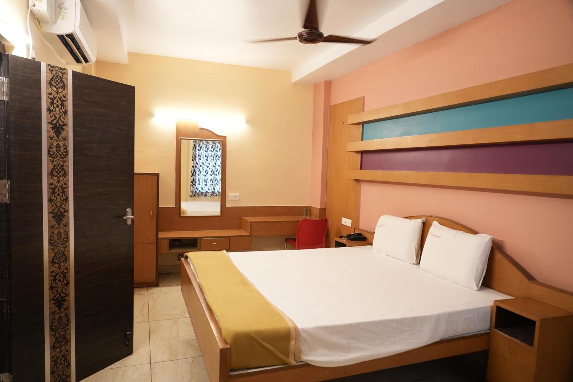 Hotel Sri Krishnan Residency Pollāchi Exteriér fotografie