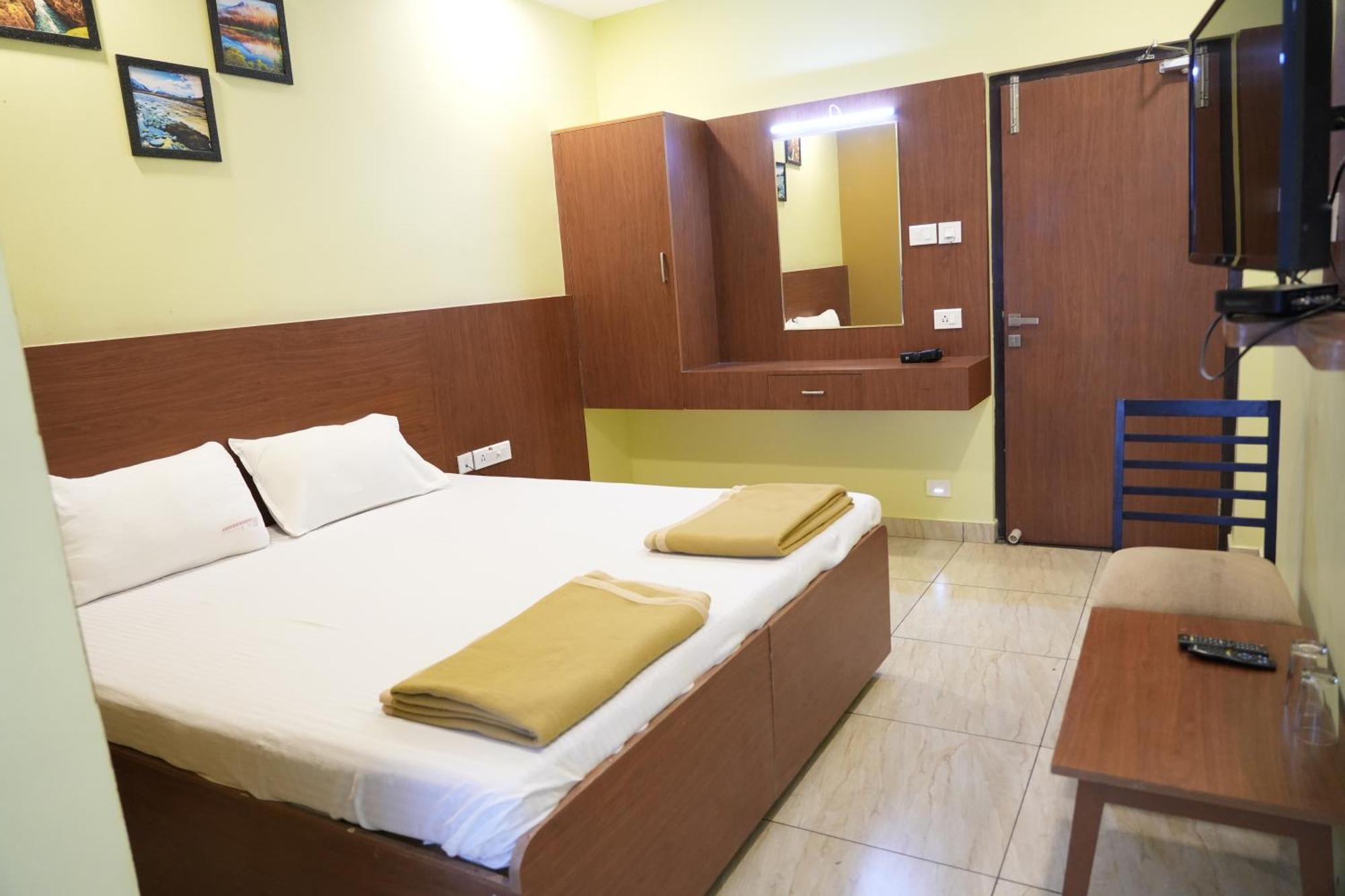 Hotel Sri Krishnan Residency Pollāchi Exteriér fotografie