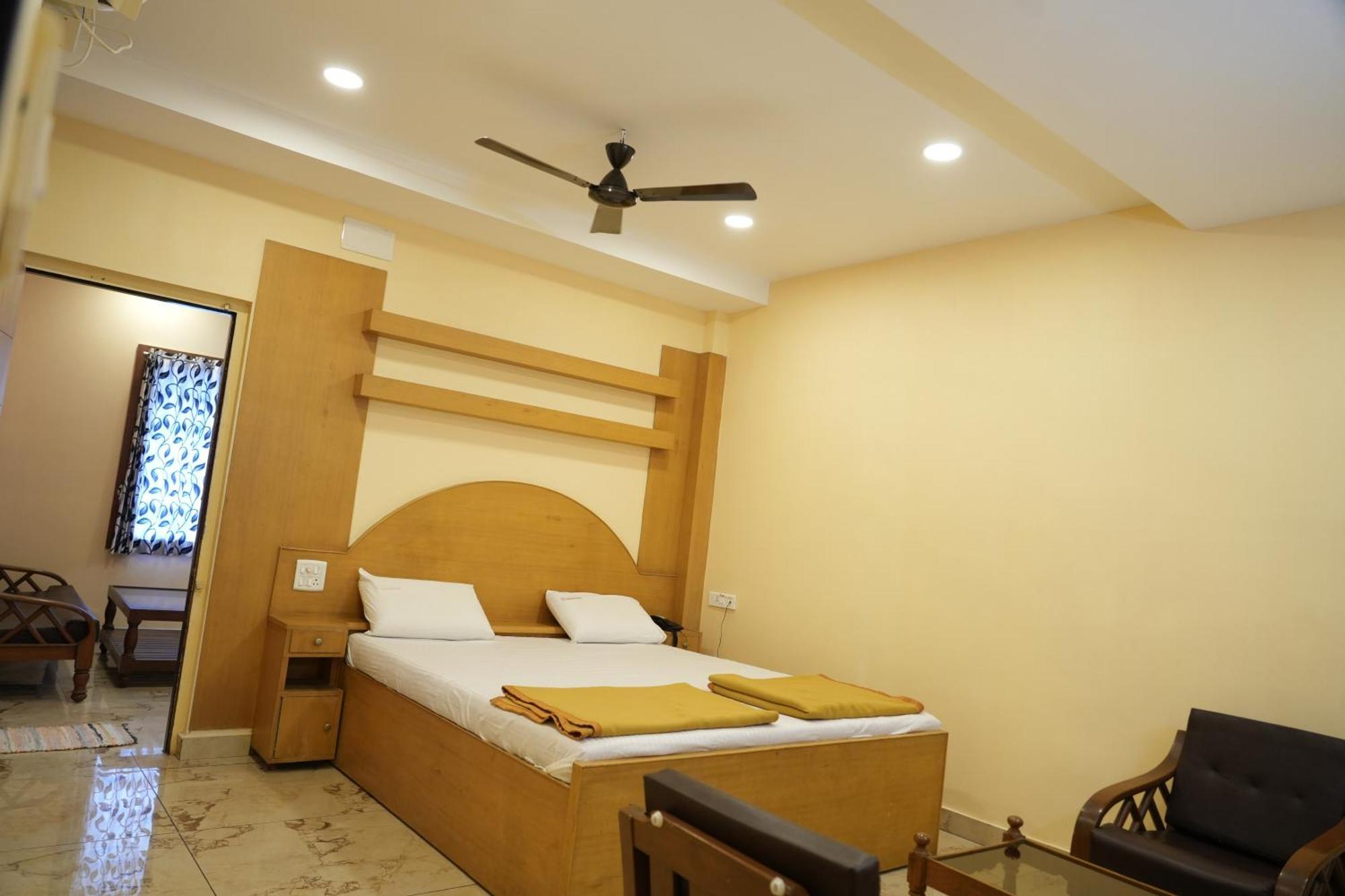 Hotel Sri Krishnan Residency Pollāchi Exteriér fotografie