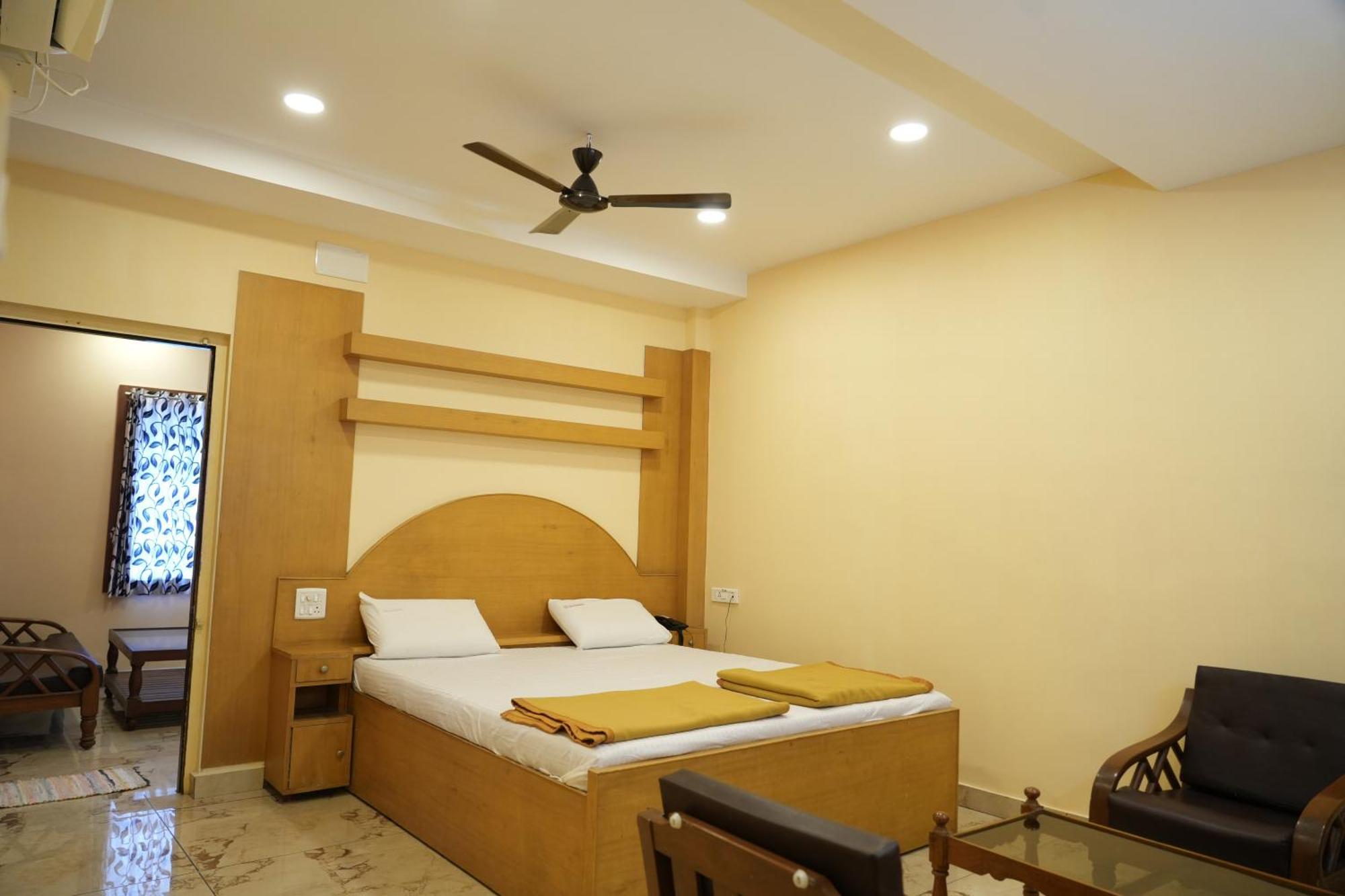 Hotel Sri Krishnan Residency Pollāchi Exteriér fotografie